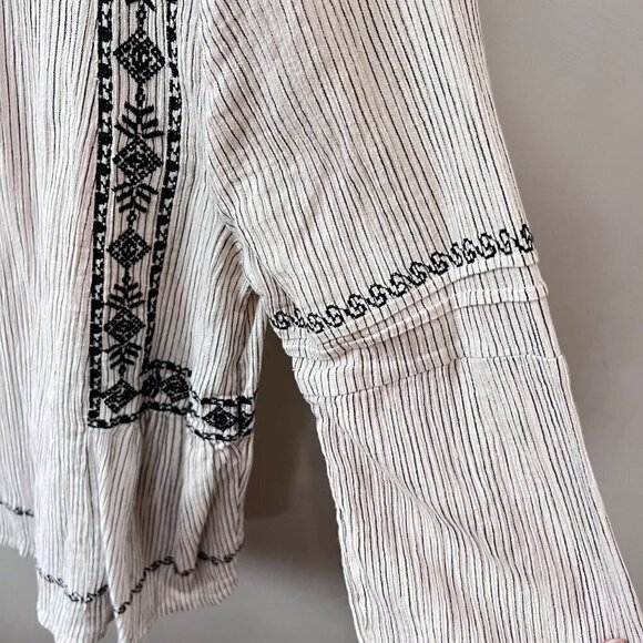 Garnet Hill Embroidered Blouson-Sleeve Blouse- Size 8 - Picture 3 of 7